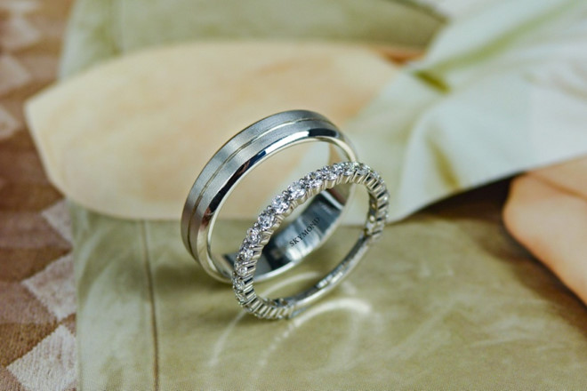 nhẫn cưới trắng