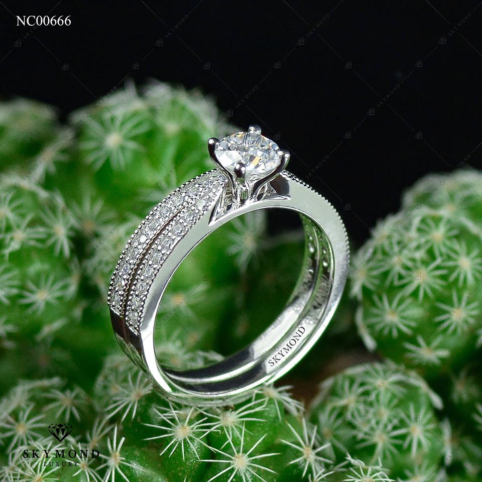 Một trang sức chế tác bằng Platin