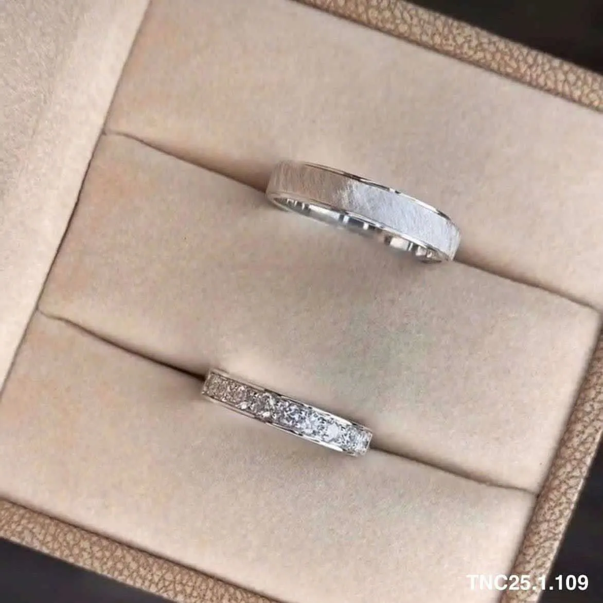 mẫu nhẫn cưới platin