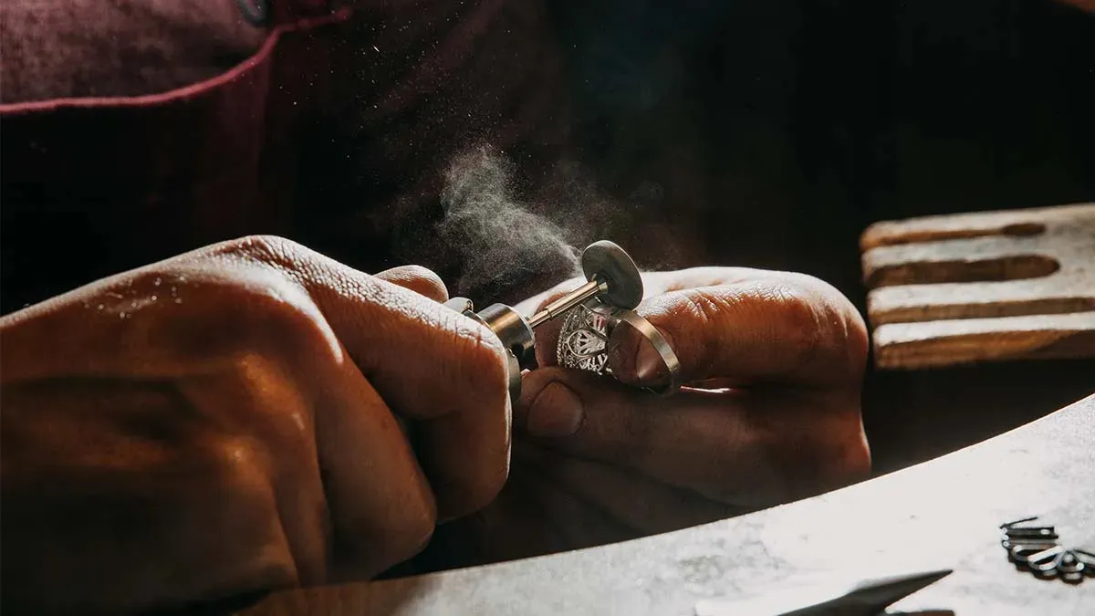 Học nghề kim hoàn