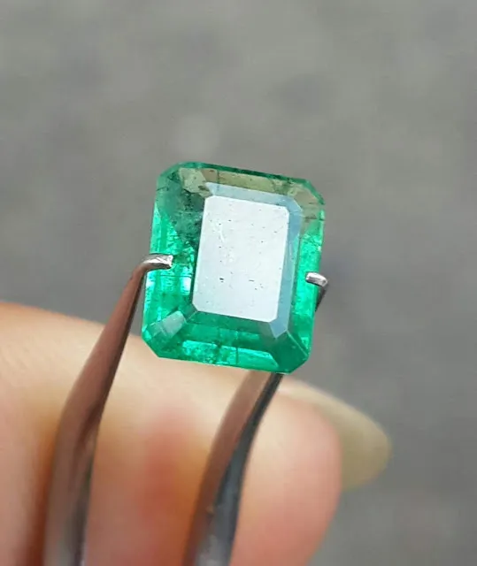 đá quý ngọc lục bảo