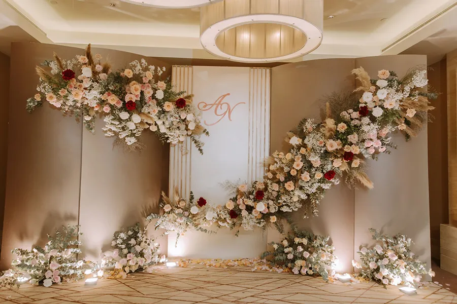 tông màu trang trí tiệc cưới màu nâu đất