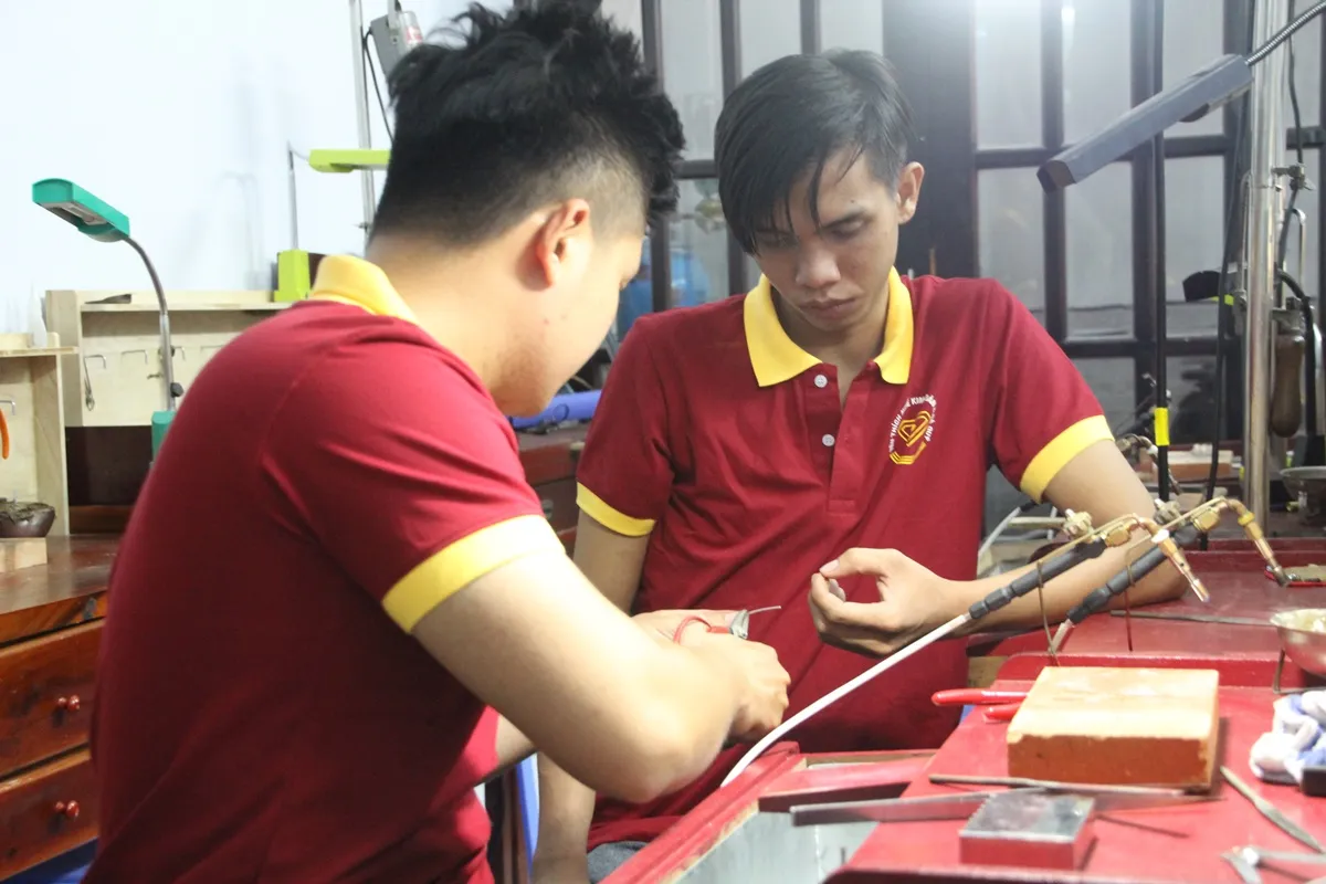 dạy nghề kim hoàn