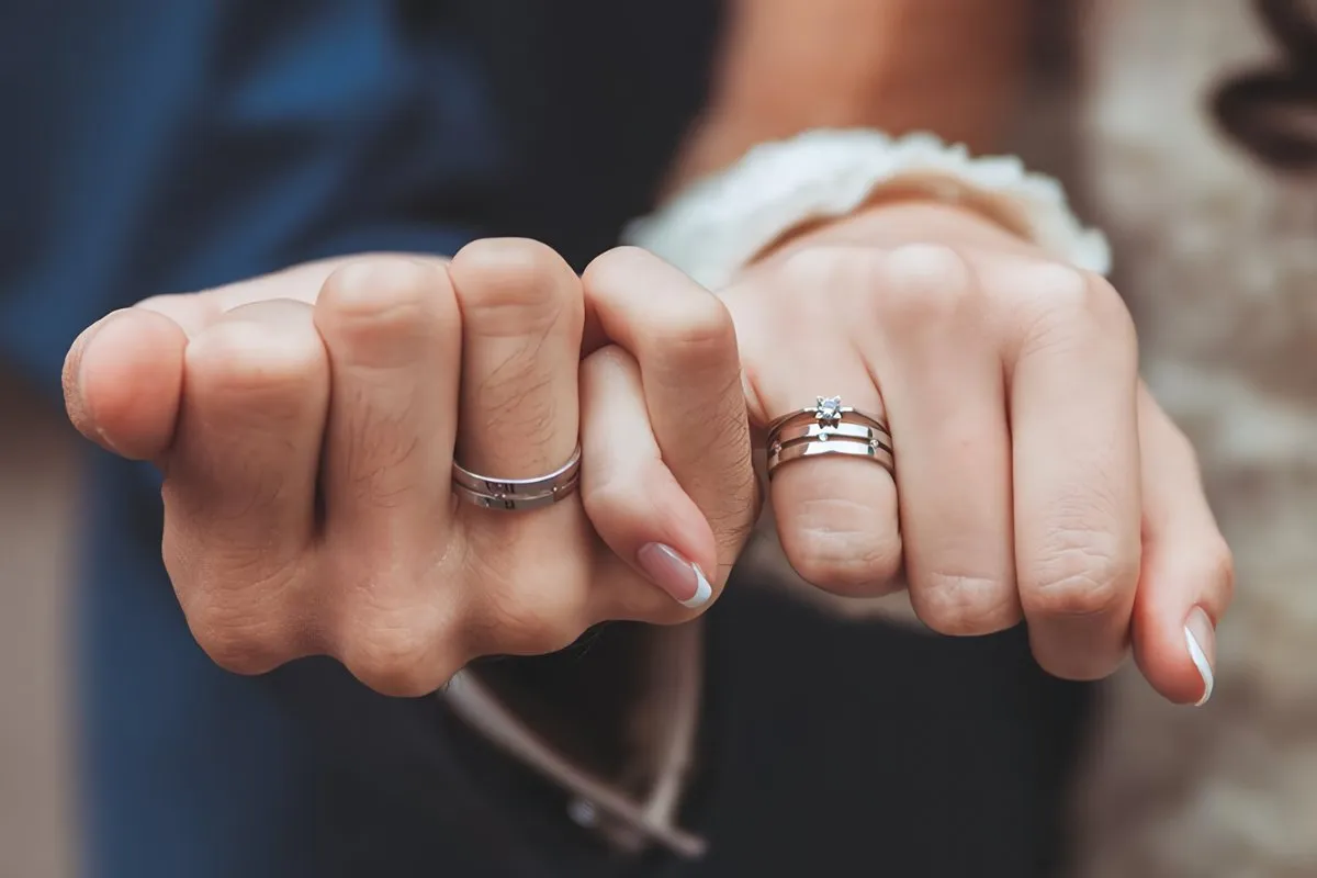 nhẫn cưới thiết kế