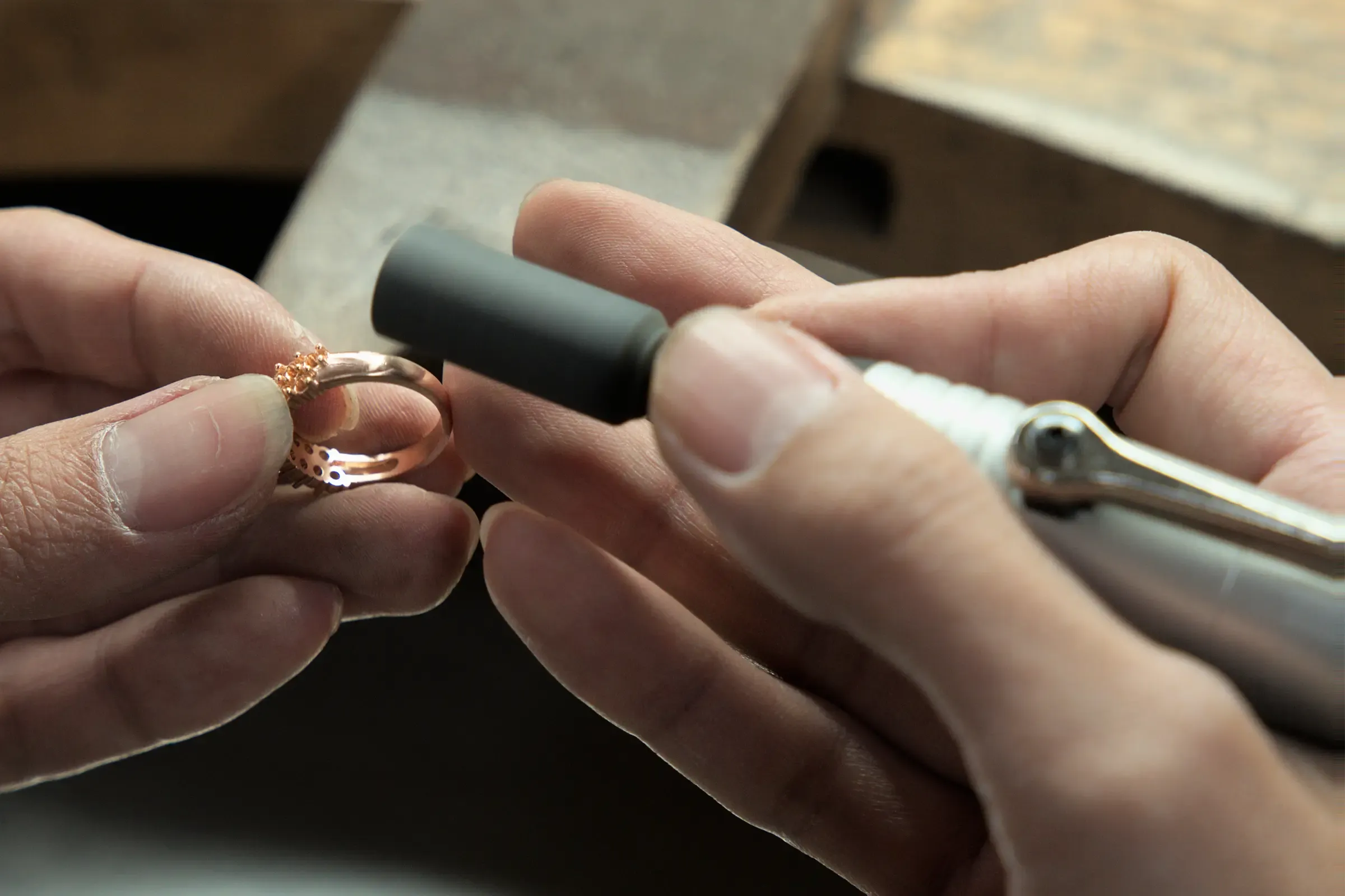 chế tác nhẫn cưới